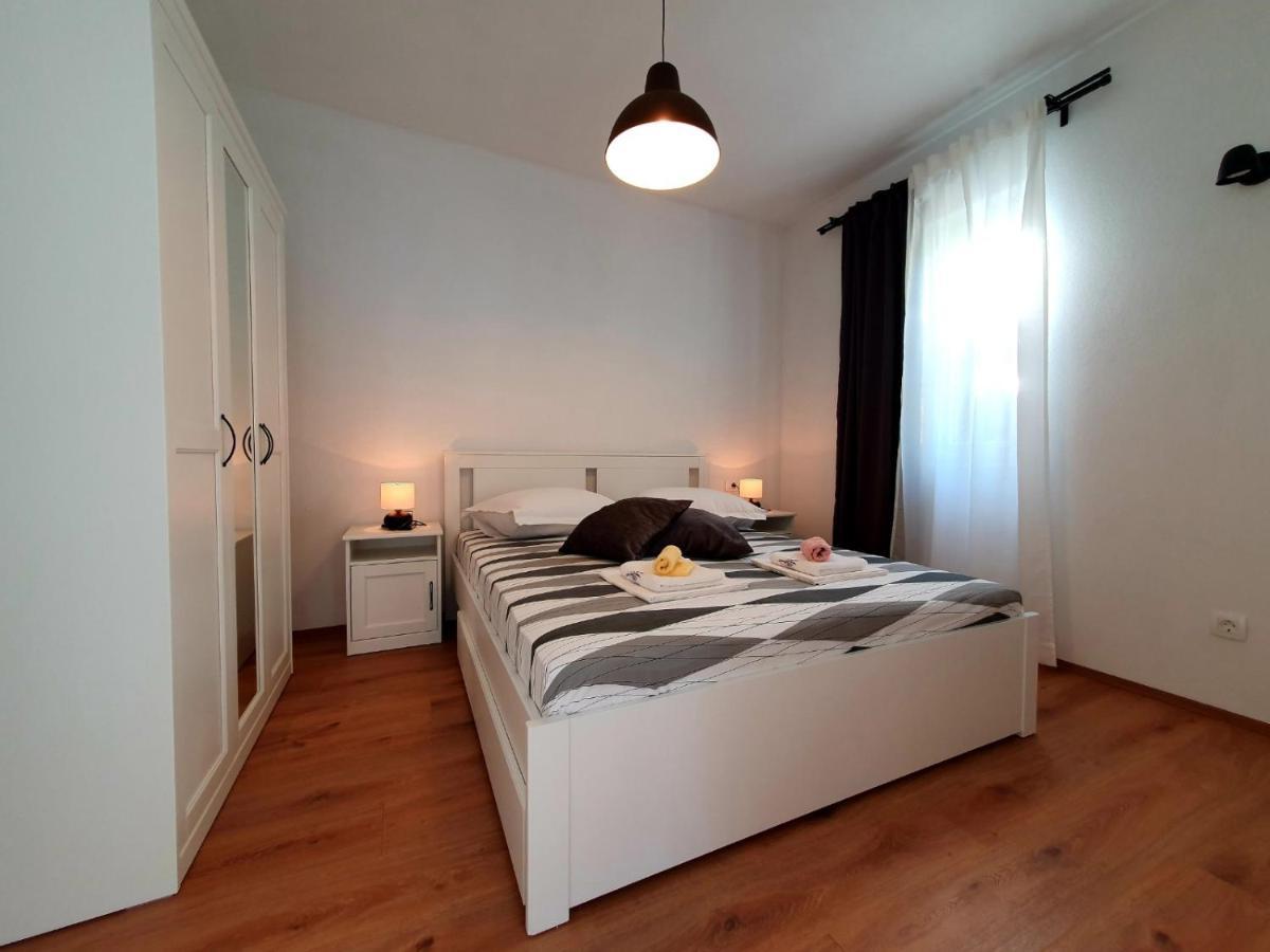 Apartmani M&S Sveta Nedelja  Esterno foto