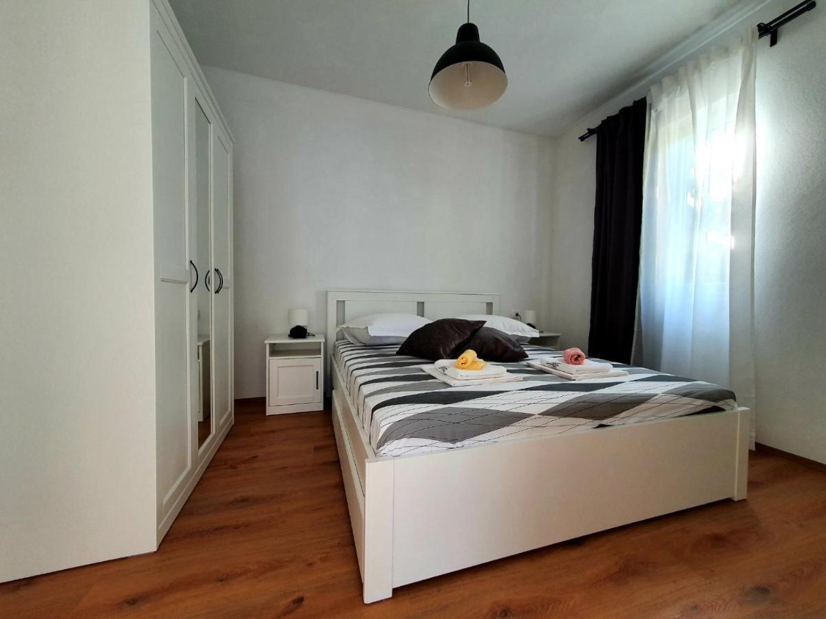 Apartmani M&S Sveta Nedelja  Esterno foto