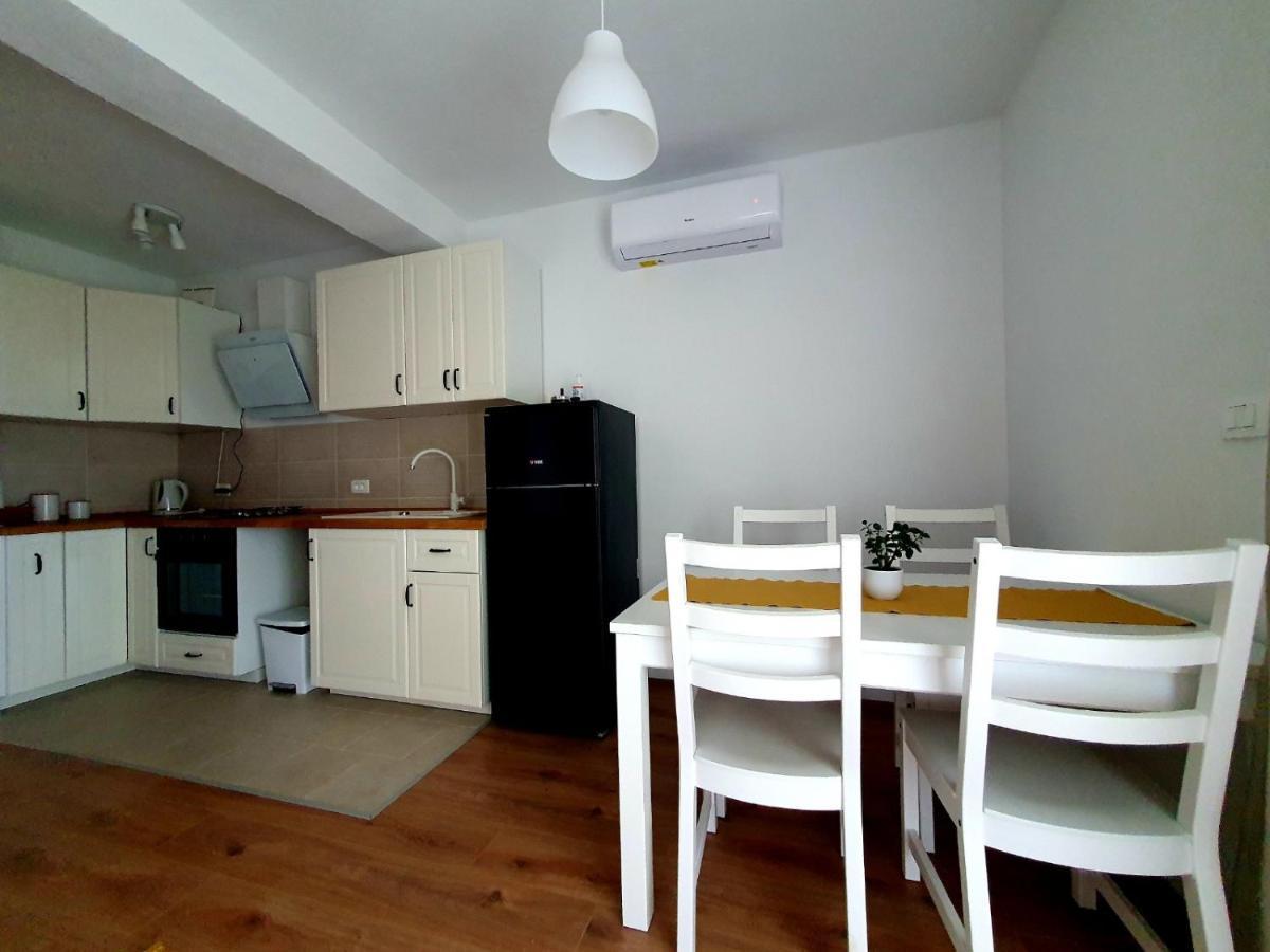 Apartmani M&S Sveta Nedelja  Esterno foto