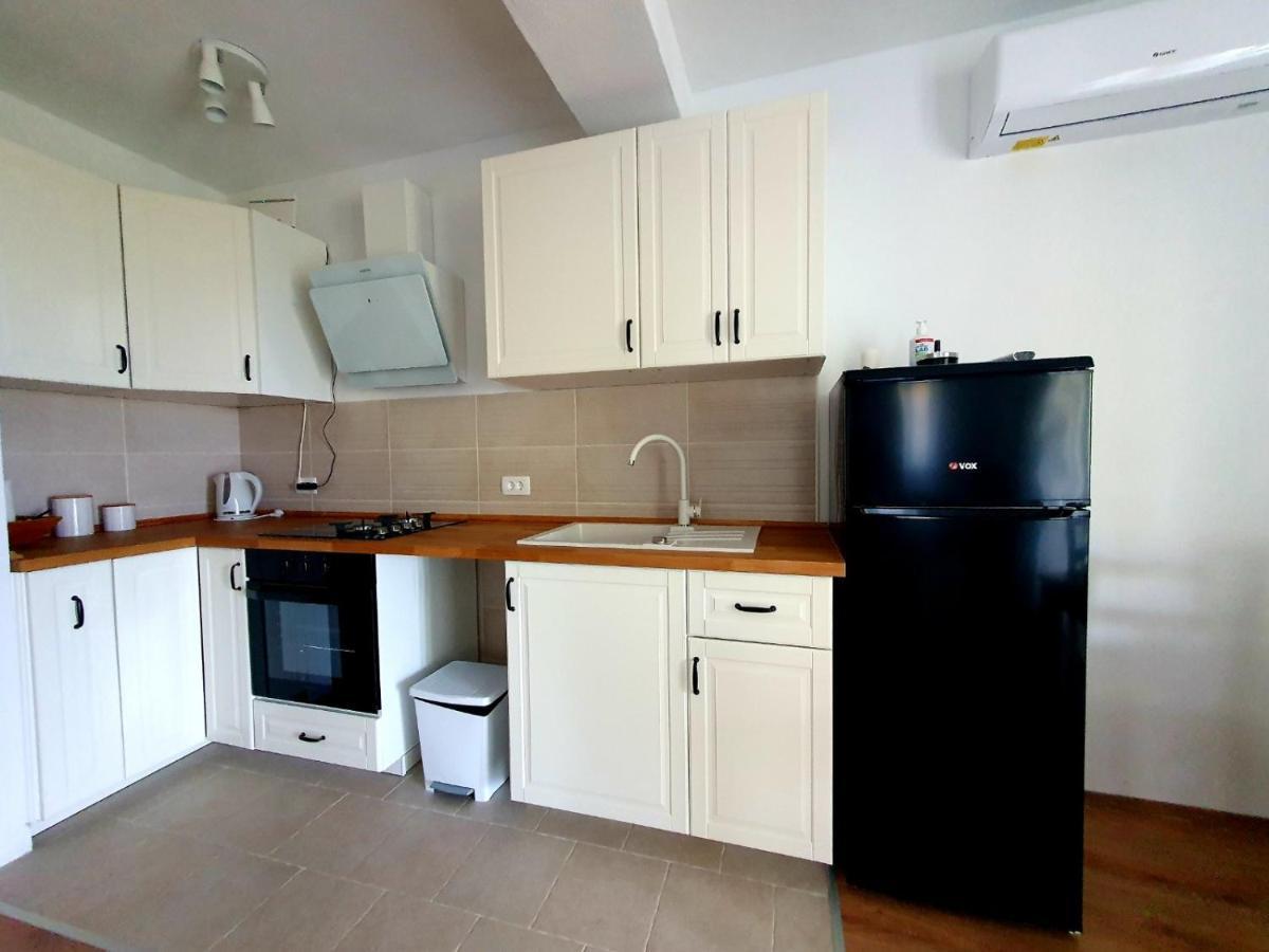 Apartmani M&S Sveta Nedelja  Esterno foto