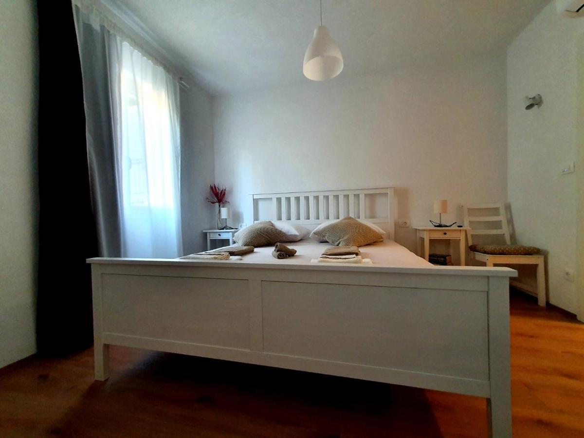 Apartmani M&S Sveta Nedelja  Esterno foto